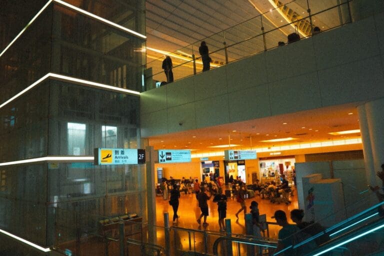 inside-haneda-airport-late-night-arrival