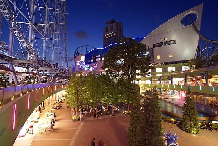 LaQua spa and Tokyo Dome City entertainment complex in Bunkyo-ku, Tokyo, Japan at night