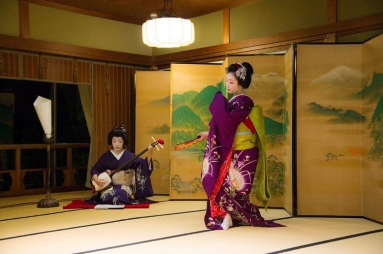 geisha performance, Japan traditional and cultural thing to do