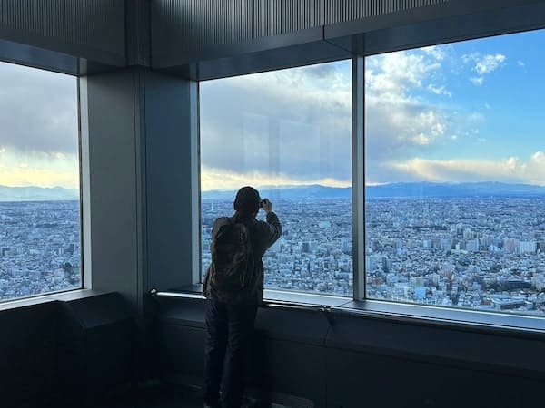 Tokyo Metropolitan Government Building observatory with a view over Tokyo and the surroundings mountain